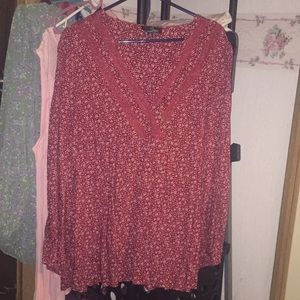 Blouse, white detailed flowers.